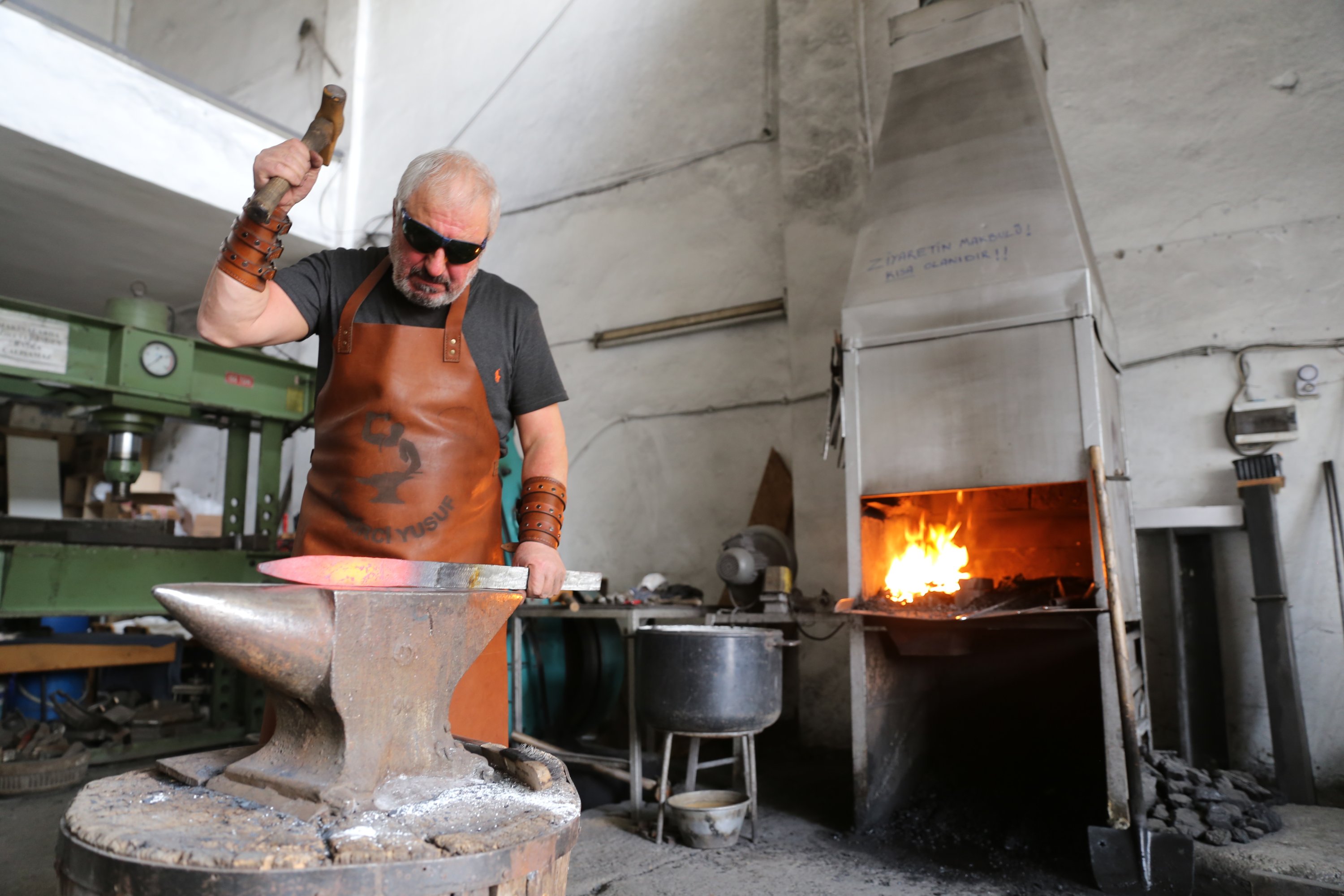 Yusuf Bayyiğit in his workshop making a sword, Malatya, Turkey, Nov. 9, 2021. (AA Photo)