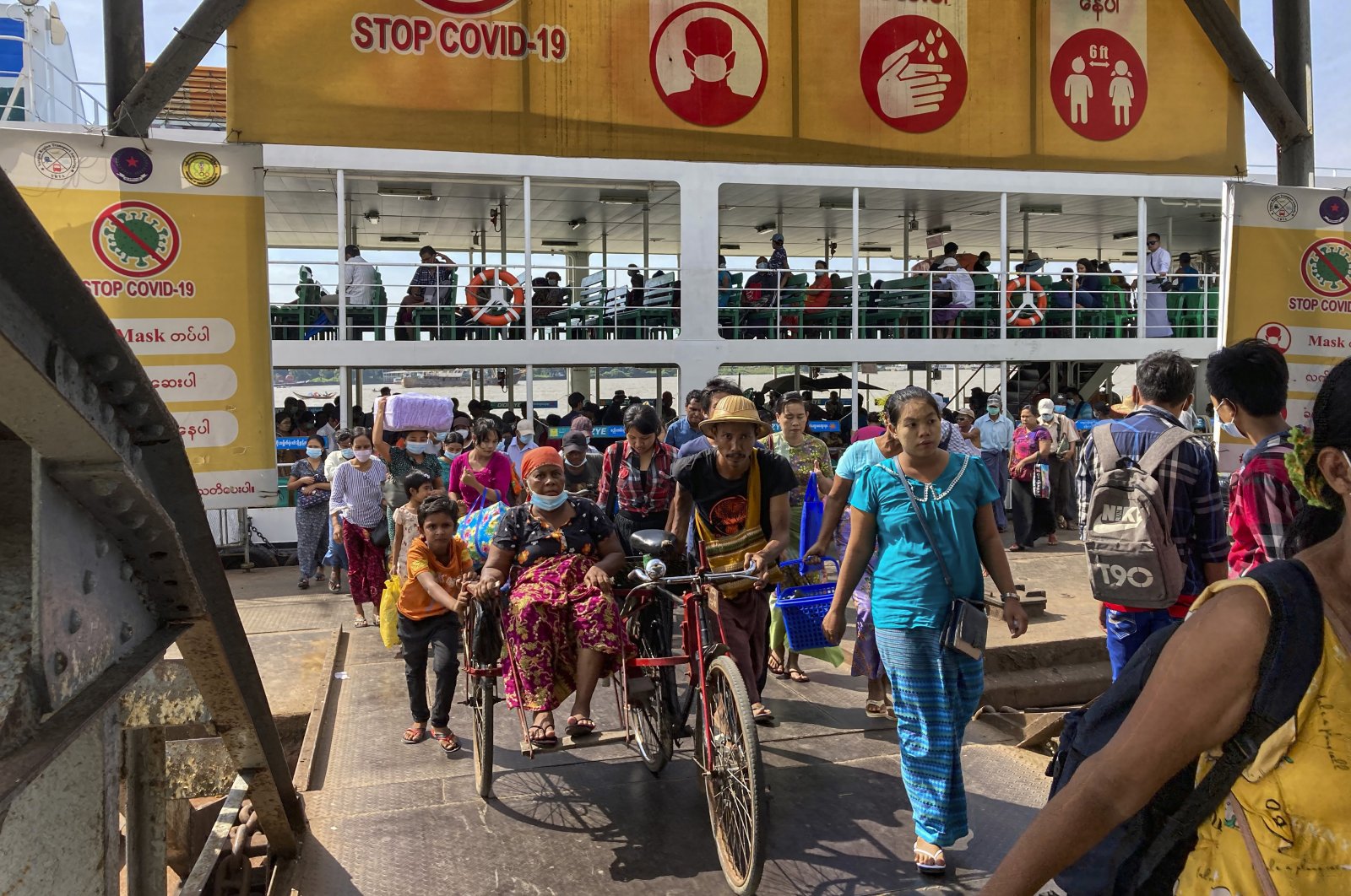Pandangan keruh karena kebuntuan politik membuat ekonomi Myanmar compang-camping