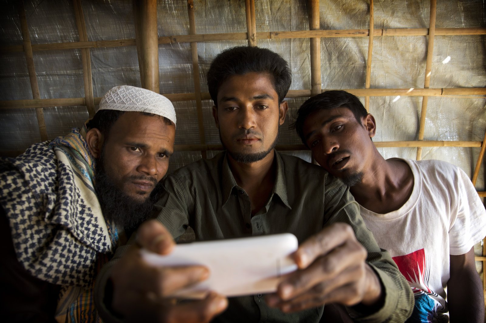 Rohingya Muslim refugees look at a cellphone at the Kutupalong refugee camp in Bangladesh, Jan. 14, 2018. (AP File Photo)