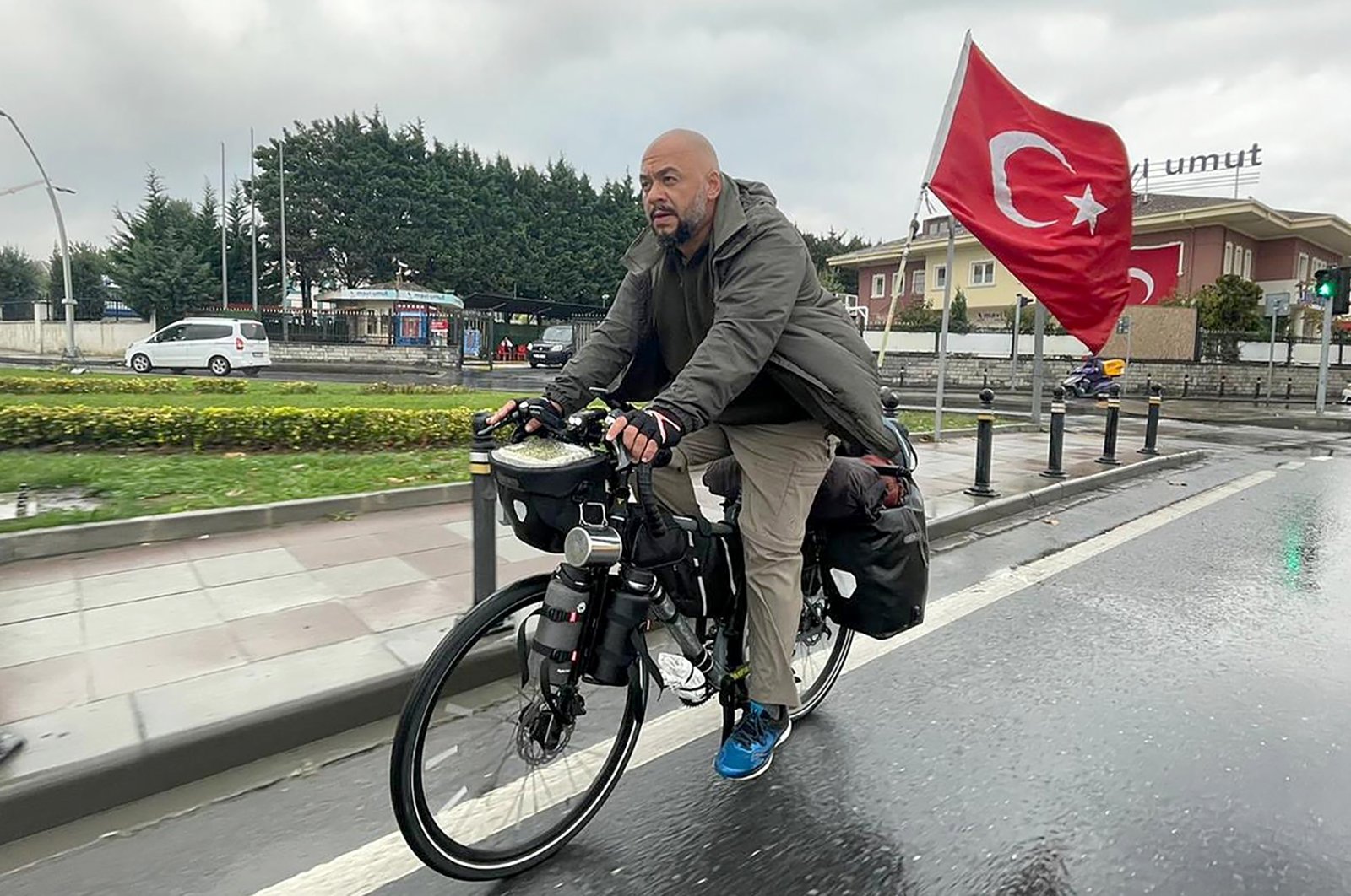 Cyclist Recai Karaca Pak is seen on his bike on the streets of Turkey, Nov. 12, 2021 (AA Photo)