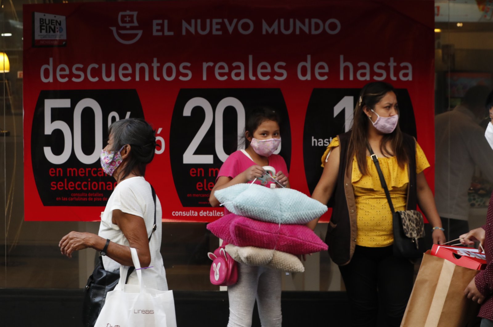 Several people make purchases on the occasion of "Good End" season, in Mexico City, Mexico, Nov. 11, 2021. (EPA Photo)