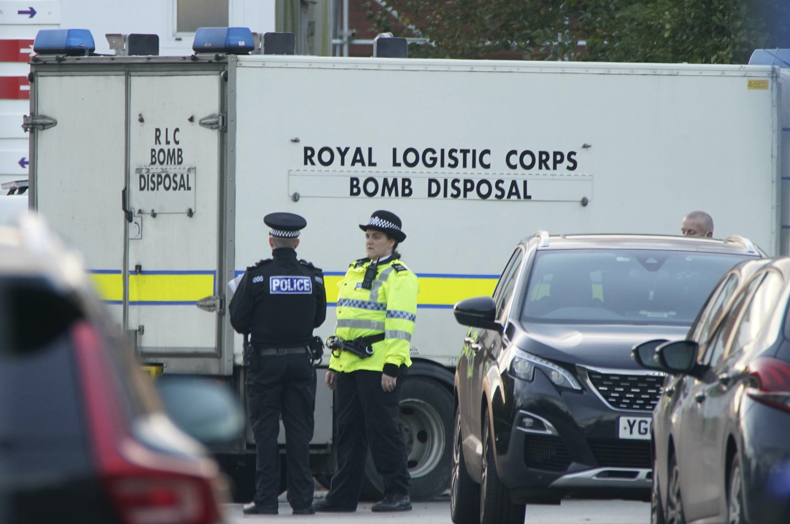 1 tewas, 1 terluka dalam ledakan mobil di luar rumah sakit di Inggris