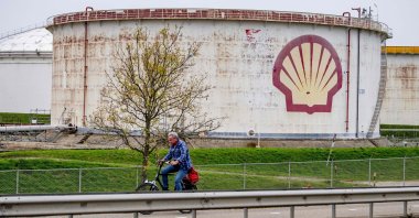 The exterior of the Anglo-Dutch oil and gas company Shell&#039;s refinery in Pernis, a sub-municipality of Rotterdam, Netherlands, Nov. 15, 2021. (ANP / AFP)