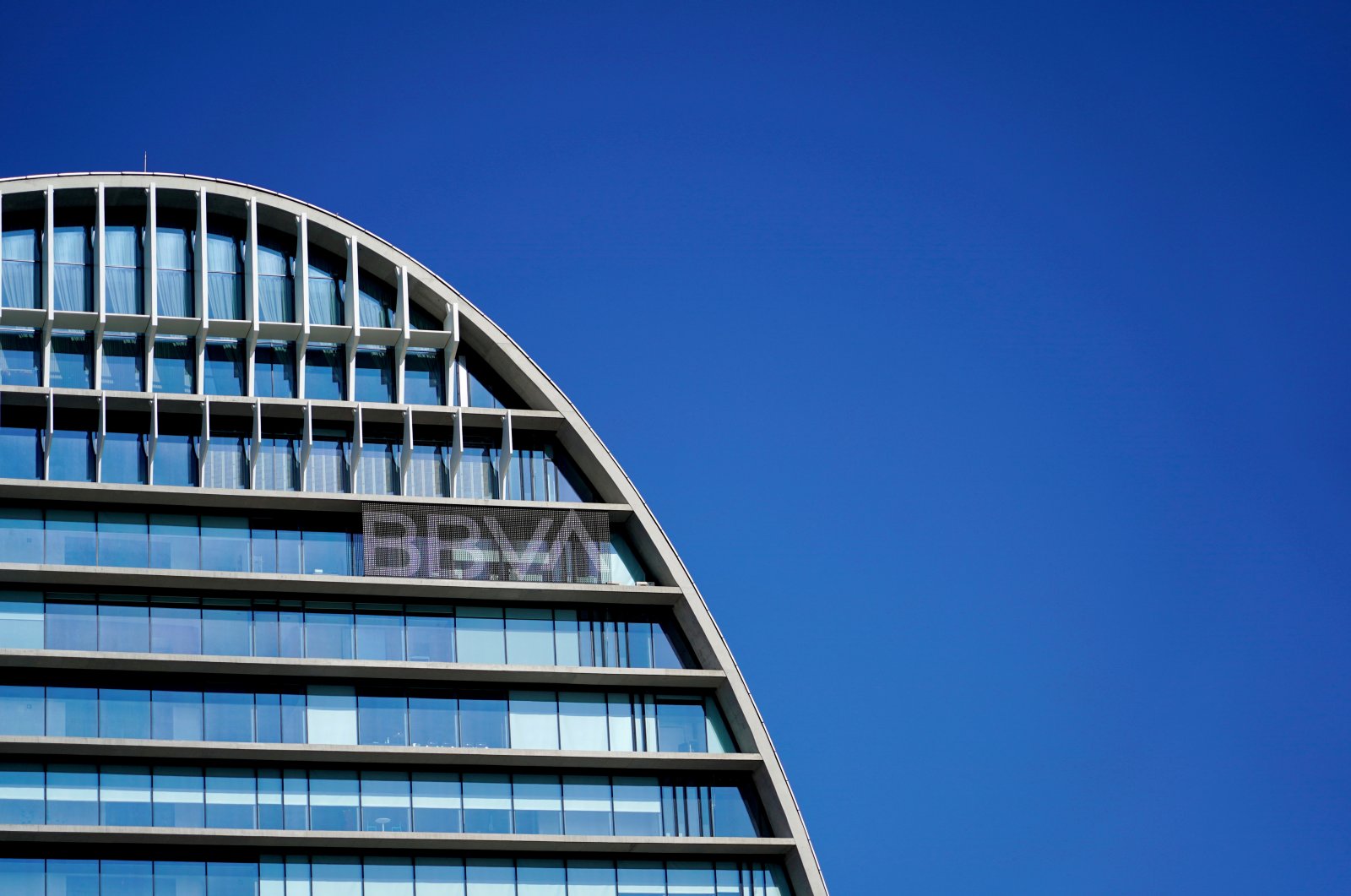 BBVA Spanyol menawarkan untuk membeli 50,15% Garanti Turki hingga ,5 miliar