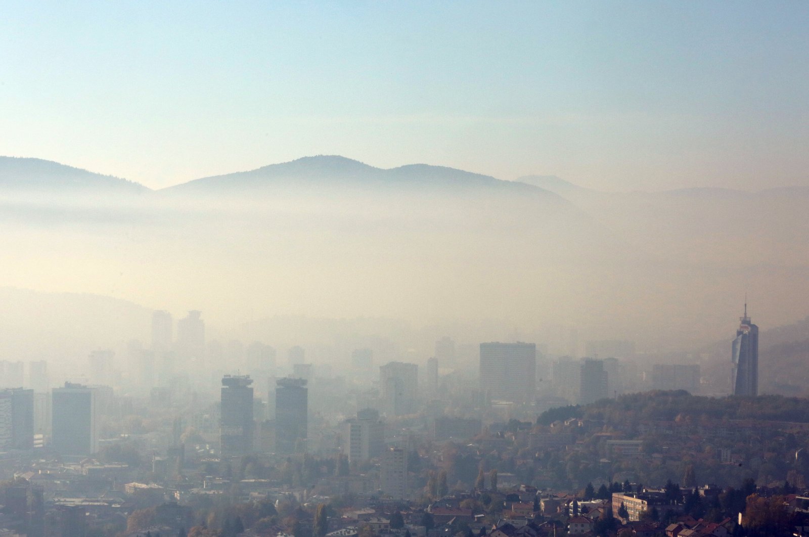 A general view of the air pollution in the city of Sarajevo, Bosnia and Herzegovina, Oct. 31. 2021. (EPA Photo) 