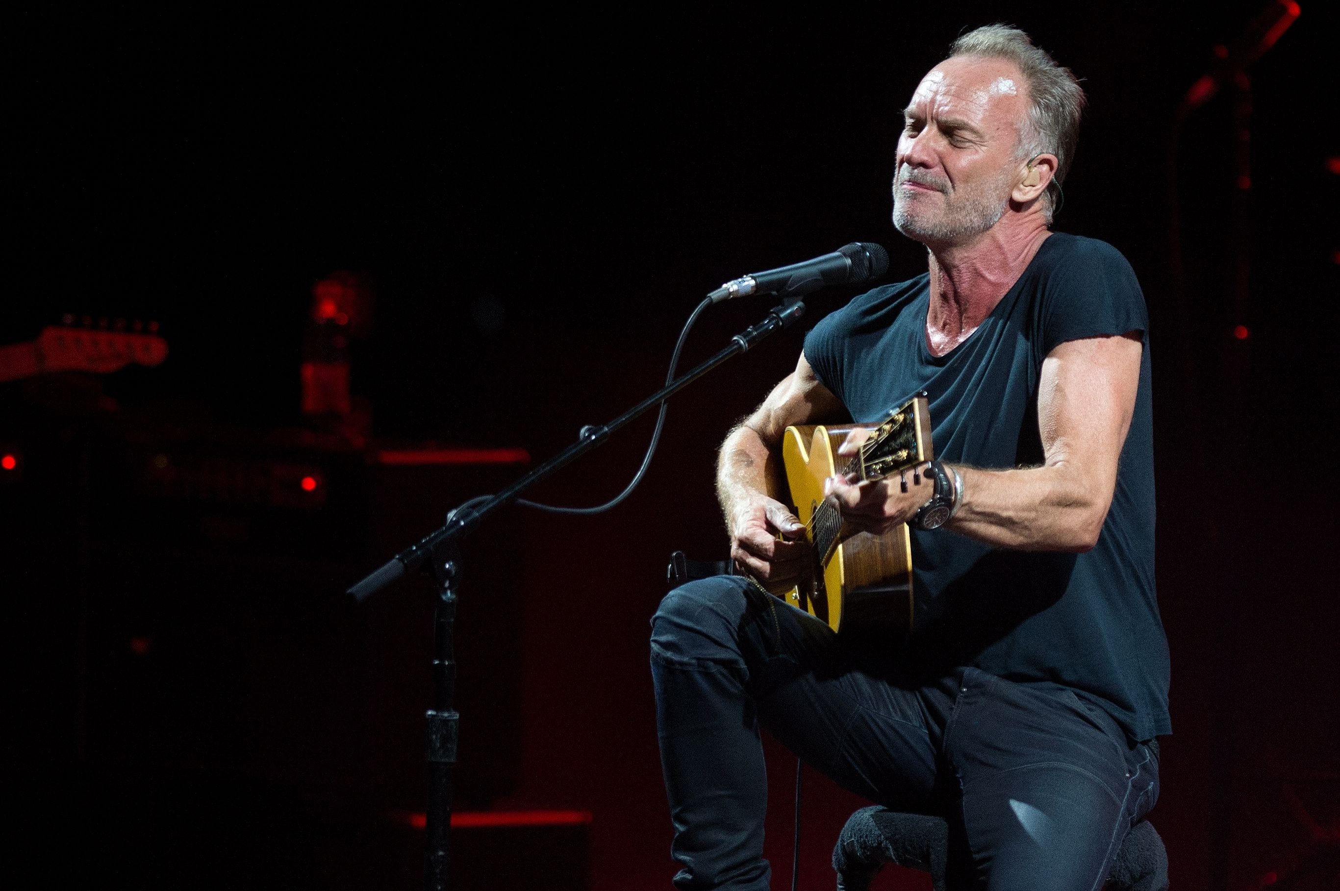 Dalam file foto ini, penyanyi Inggris Sting tampil selama konser di Festival Musik Starlite di Marbella, Spanyol, 23 Juli 2019 (AFP)