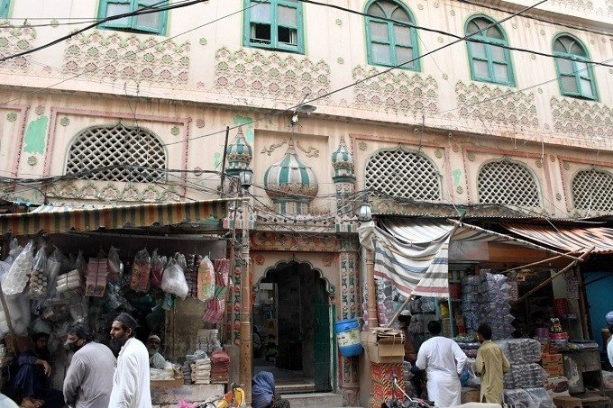 1 Ekim 2021'de Pakistan'ın Karaçi kentindeki Durk Camii'nin cephesi.  (AA fotoğrafı)