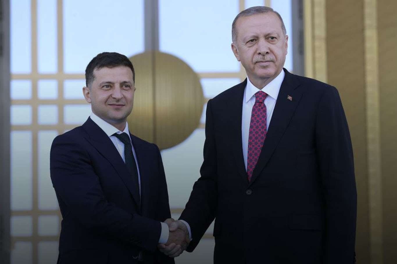 President Recep Tayyip Erdoğan shakes hands with Ukrainian counterpart Volodymyr Zelenskyy at the Presidential Complex in Ankara, Turkey, April 19, 2021. (Sabah File Photo)