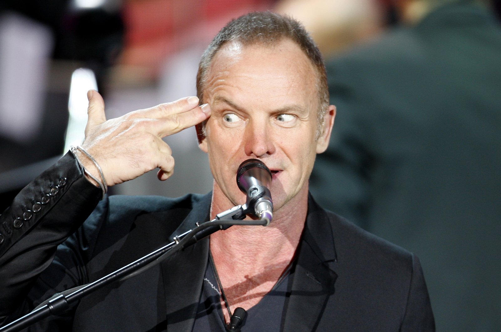 Britain singer Sting performs during the Italian State RAI TV program &quot;Che Tempo che Fa&quot;, in Milan, Italy, Sunday, Dec. 19, 2010. (AP)