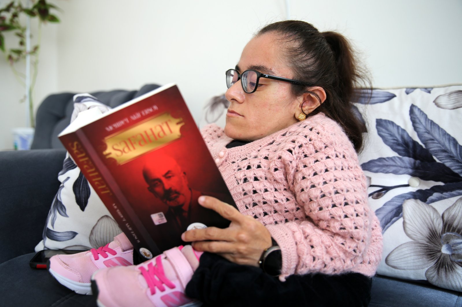 Tuğba Fidan, who has brittle bone disease, spends most of her time reading books, Sivas, Turkey, Nov. 16, 2021. (AA photo)