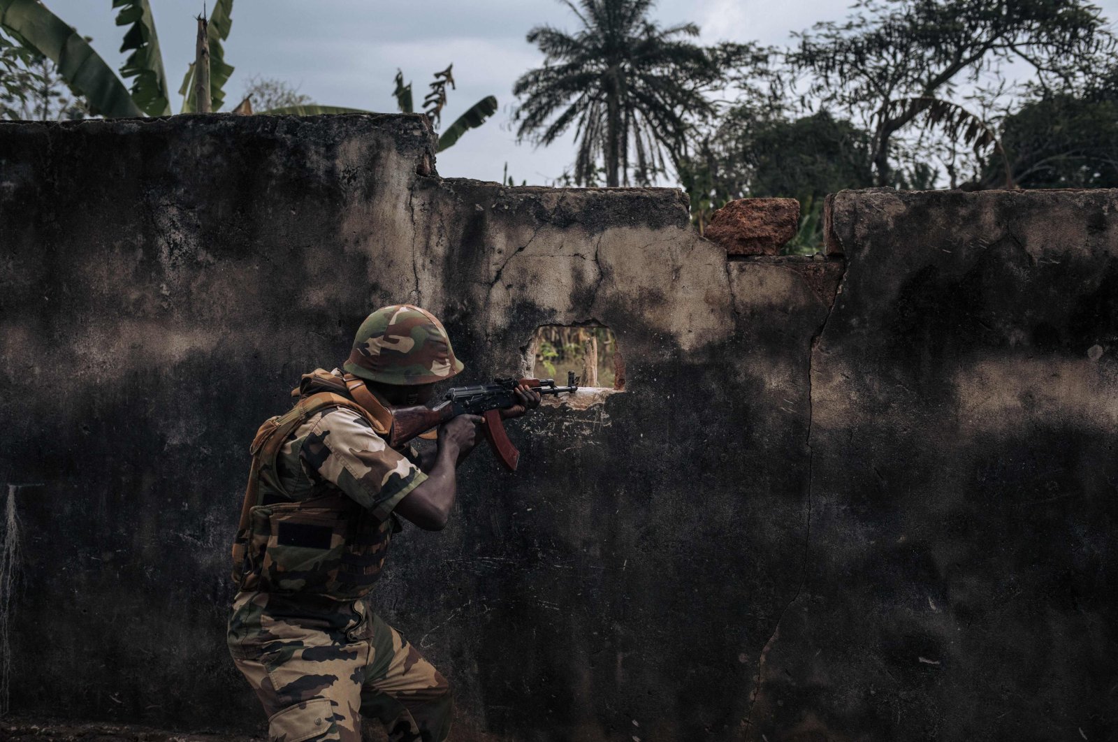 A soldier of the Central African Army (FACA) aims during a rebel assault in Bangassou, Central African Republic, Feb. 3, 2021. (AFP Photo)