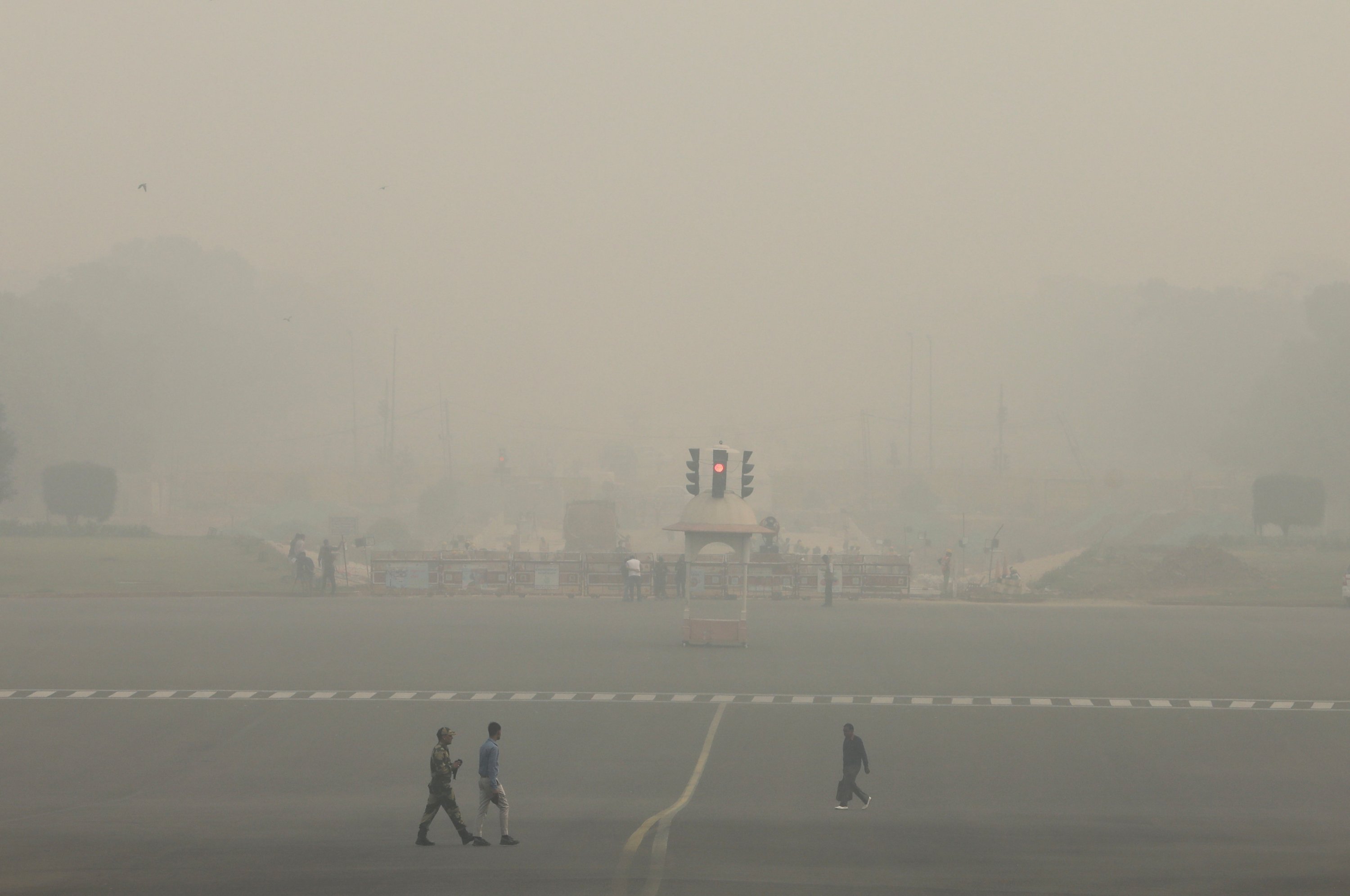 A view of Rajpath is seen on a smoggy day in New Delhi, India, Nov. 12, 2021. (Reuters Photo)