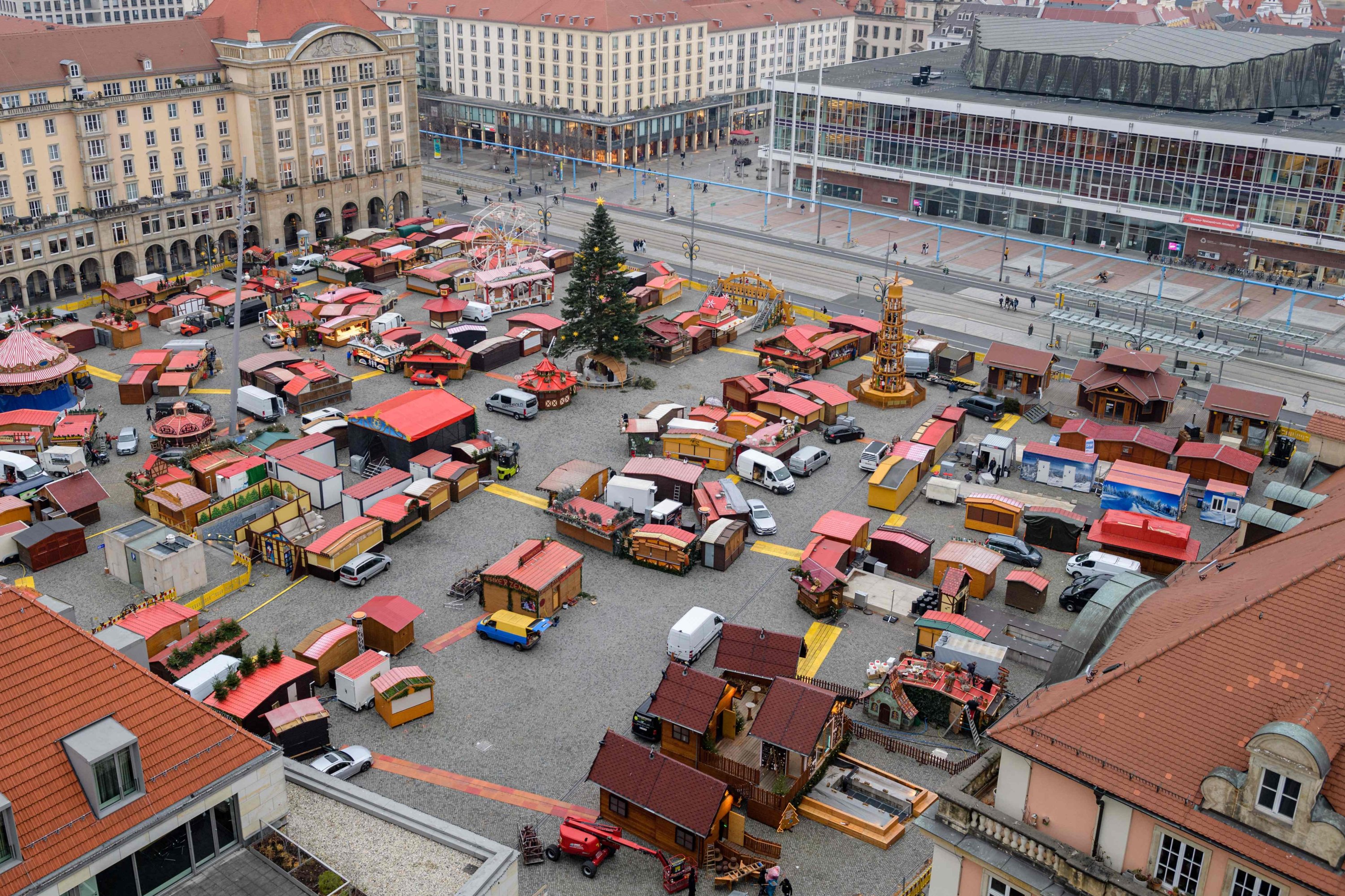 The Dresdner Striezelmarkt Christmas market during the set-up in Dresden, eastern Germany, Nov. 15, 2021. (AFP Photo)
