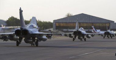 French Rafale fighter jets taxi on the runway, before their deployment in Mali, after landing in Ndjamena, Chad, Jan. 13, 2013.  (French Military Communications Audiovisual office via Reuters)