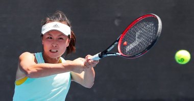 China&#039;s Shuai Peng practices at the Australian Open in Melbourne, Australia, Jan. 13, 2019. (Reuters Photo)