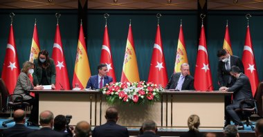 President Recep Tayyip Erdoğan and Spanish Prime Minister Pedro Sanchez sign agreements after meeting in the capital Ankara, Turkey, Nov. 17, 2021. (AA Photo)