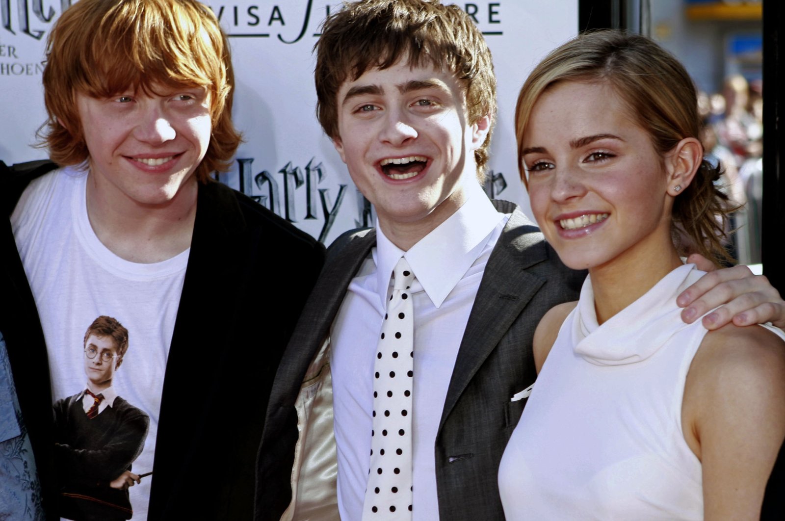 Rupert Grint (L), Daniel Radcliffe (M), and Emma Watson arrive at the premiere of &quot;Harry Potter and The Order of the Phoenix&quot; at Grauman&#039;s Chinese Theatre in Los Angeles, July 8, 2007. (AP Photo)