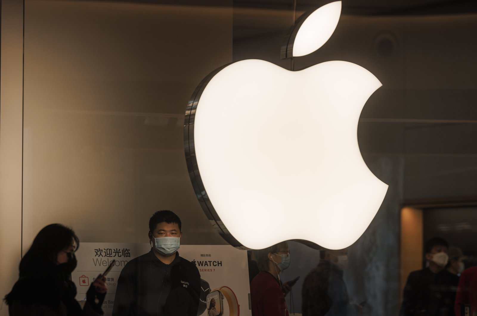 A man stands in front of the Apple shop in Shanghai, China, Nov. 10, 2021. (EPA Photo)