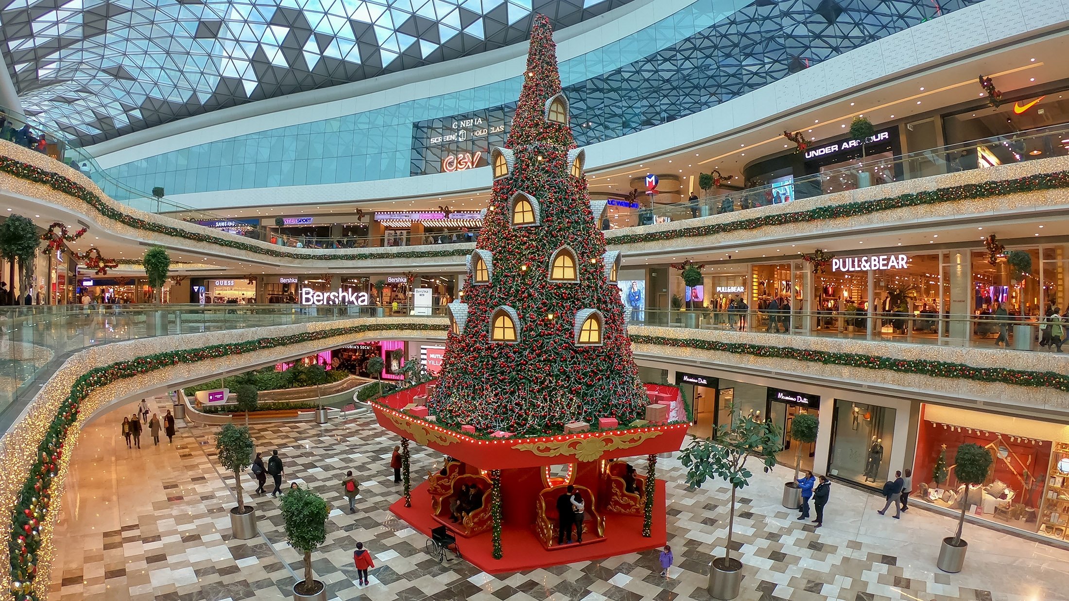 New Years decorations with a huge Christmas tree in Vadistanbul shopping mall. (Shutterstock Photo)