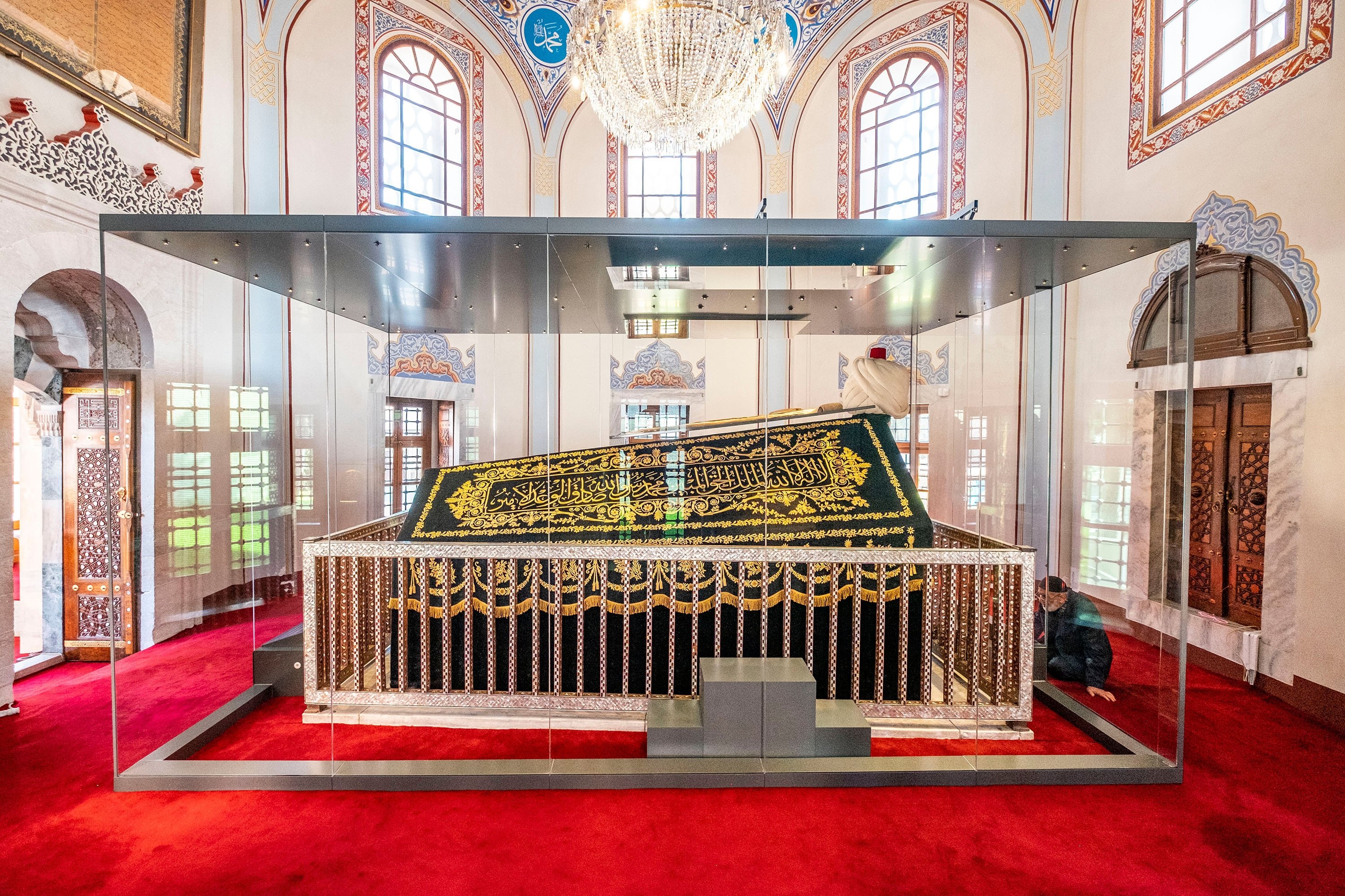 The sanduka of Sultan Selim inside the Yavuz Selim Mosque, Istanbul. (Shutterstock Photo) 