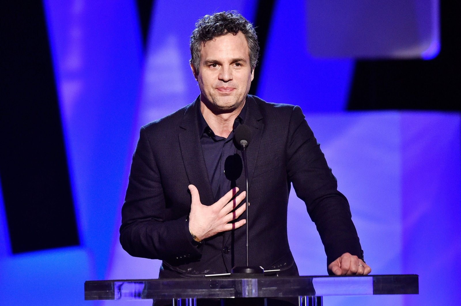 Actor Mark Ruffalo accepts the Robert Altman Award for "Spotlight" onstage during the 2016 Film Independent Spirit Awards in Santa Monica, California, U.S., Feb. 27, 2016. (Getty Images)