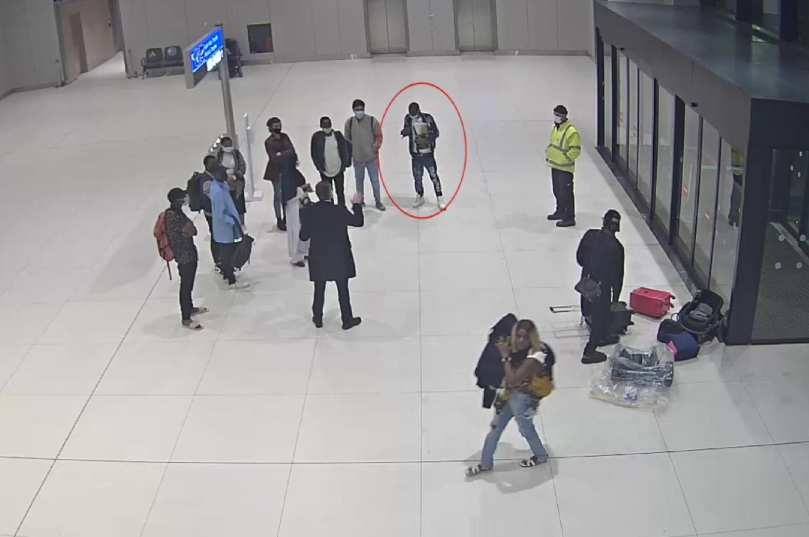 A security camera footage screengrab shows the victim (circled in red) at Istanbul Airport, in Istanbul, Turkey, Nov. 17, 2021. (DHA Photo)