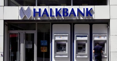 A customer uses an automated teller machine at a branch of Halkbank in Istanbul, Turkey, Aug. 15, 2014. (Reuters Photo)