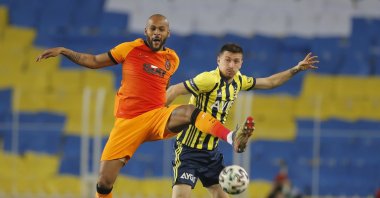 Galatasaray's Marcao (L) fights for the ball with Fenerbahçe's Mert Hakan Yandaş during a Süper Lig match in Istanbul, Turkey, Feb. 6, 2021. (AP Photo)