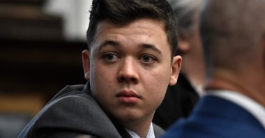 Kyle Rittenhouse looks back as attorneys discuss items in the motion for mistrial presented by his defense during his trial at the Kenosha County Courthouse in Kenosha, Wisconsin, Nov. 17, 2021. (AFP Photo)