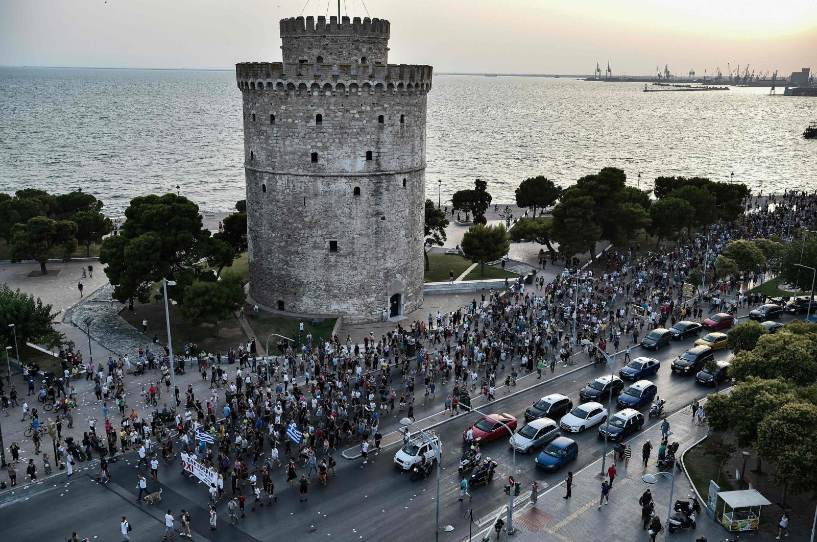 Anti-vaccine protesters taking part in a rally in Thessaloniki two days after the government announced mandatory COVID-19 vaccinations for all health workers, including those working in retirement homes, July 14, 2021. (AFP File Photo)