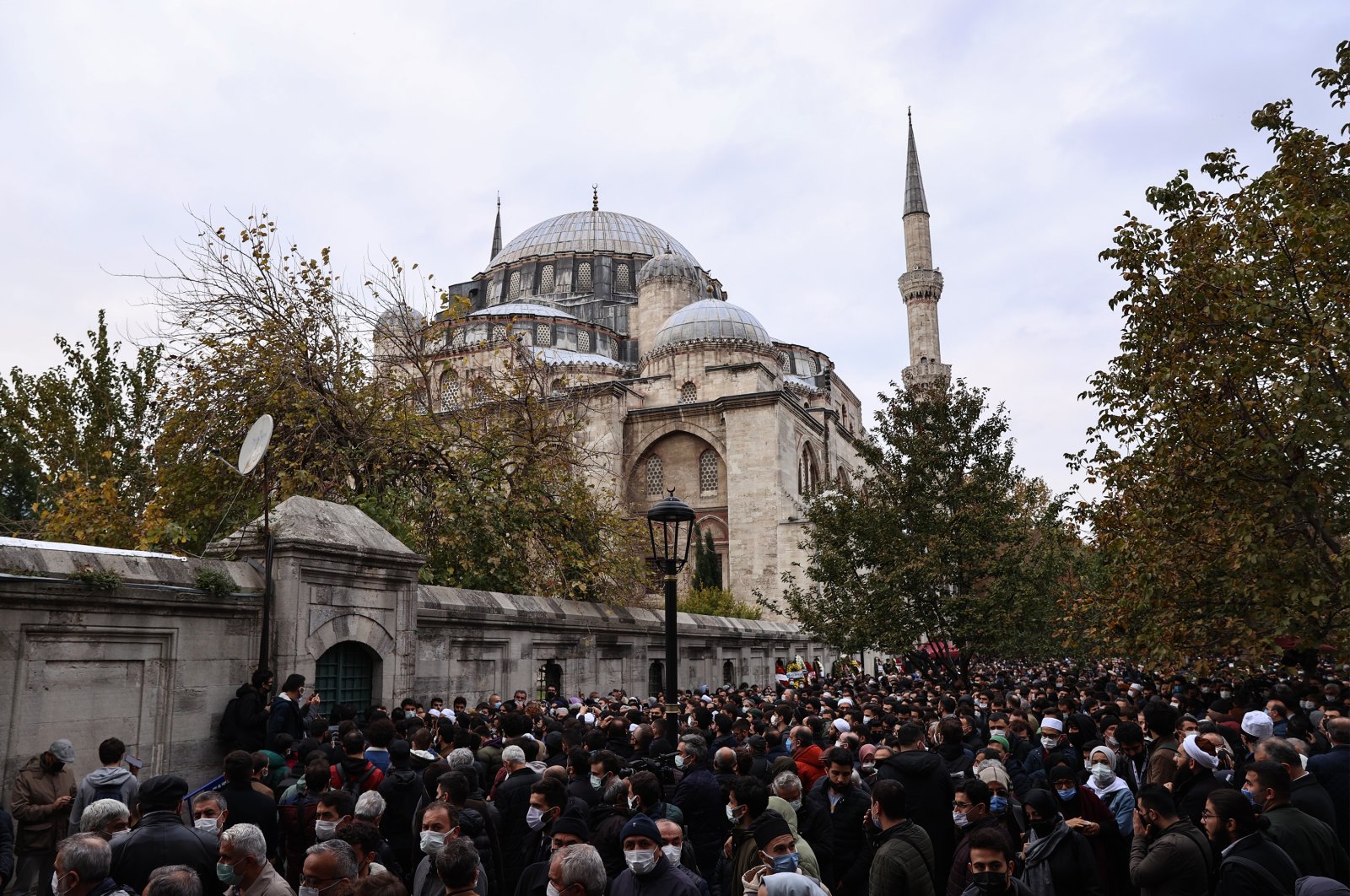 People attend the funeral ceremony of prominent intellectual Sezai Karakoç at Şehzadebaşı Mosque, Istanbul, Turkey, Nov. 17, 2021. (AA Photo)