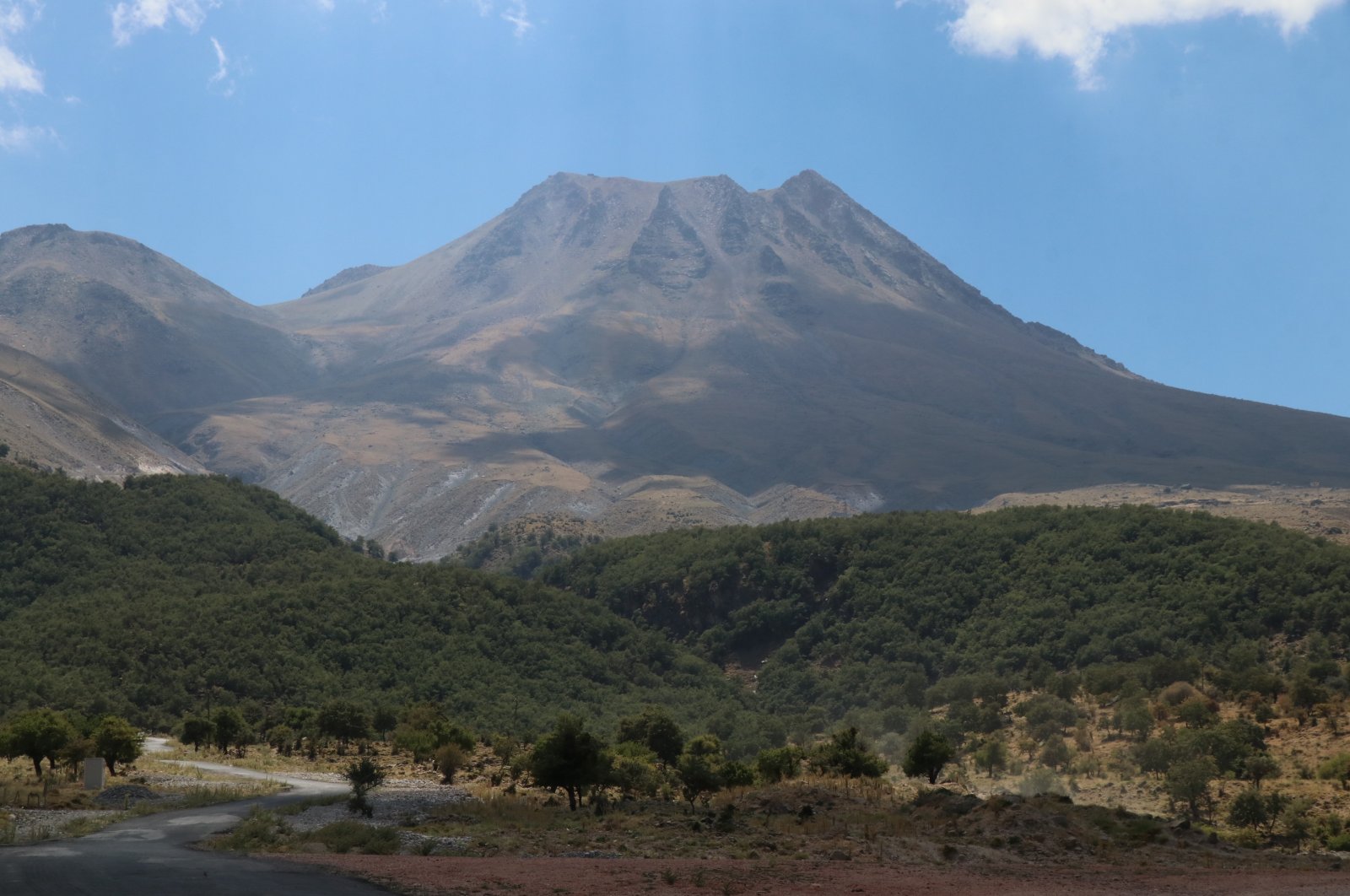 Gempa bumi membangkitkan gunung berapi yang sudah lama tidak aktif di Turki tengah