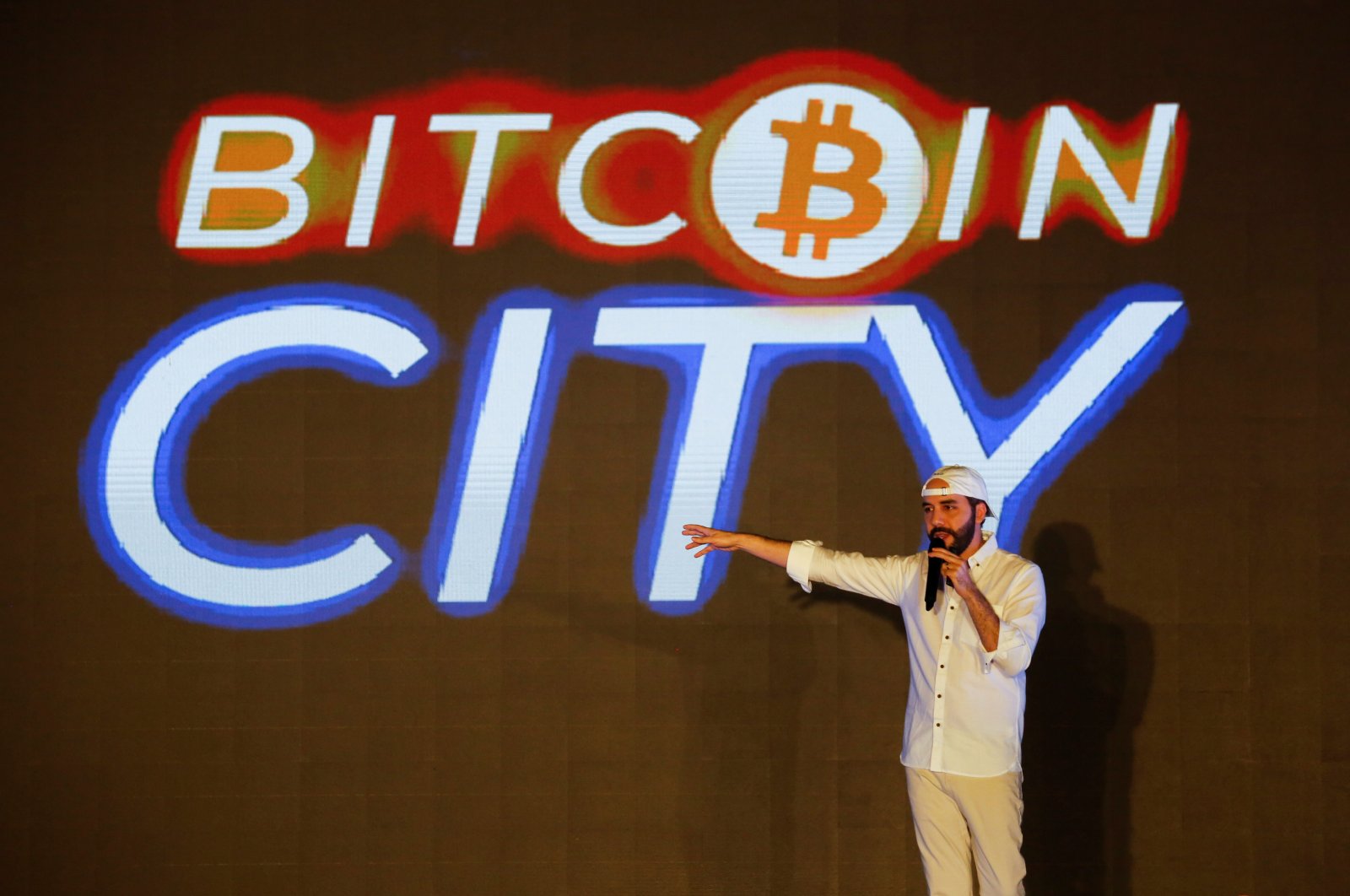 El Salvador&#039;s President Nayib Bukele speaks at the closing party of &quot;Bitcoin Week” where he announced the plan to build the world&#039;s first &quot;Bitcoin City,&quot; in Teotepeque, El Salvador, Nov. 20, 2021. (Reuters Photo)