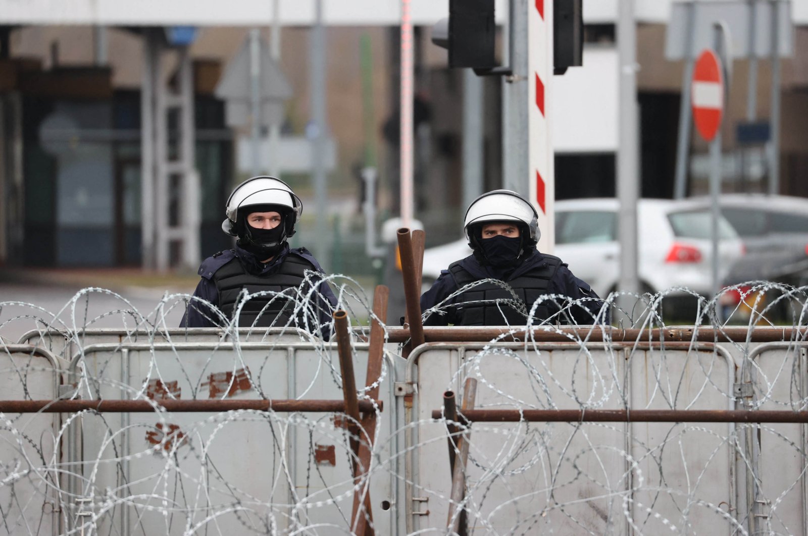 Polish law enforcement officers secure the frontier at the Bruzgi-Kuznica border crossing on the Belarusian-Polish border, Nov. 19, 2021. (AFP Photo)