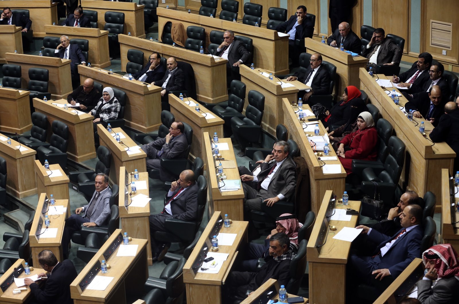 Jordanian lawmakers attend the second day of a heated debate on the U.S. push for a peace deal between Israelis and Palestinians, under the domed parliament chamber in the capital, Amman, Jordan, Feb. 4, 2014. (AP File Photo)