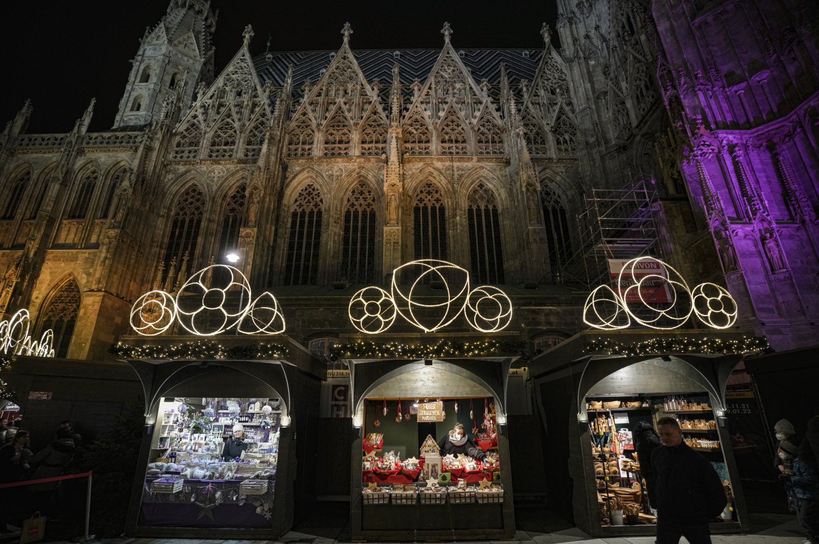 Gift shops of a Christmas market are backdropped by St. Stephen&#039;s Cathedral in Vienna, Austria, Nov. 20, 2021. (AP Photo/Vadim Ghirda)