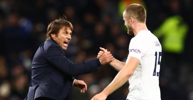 Tottenham Hotspur manager Antonio Conte (L) and Eric Dier celebrate after a Premier League match against Leeds United, London, England, Nov. 21, 2021.