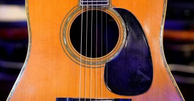 Eric Clapton&#039;s 1968 Martin D-45 acoustic guitar is on display during a press preview to promote Julien&#039;s Auctions Icons &amp; Idols: Rock N Roll auction, New York, U.S., Nov. 15, 2021. (AFP Photo)