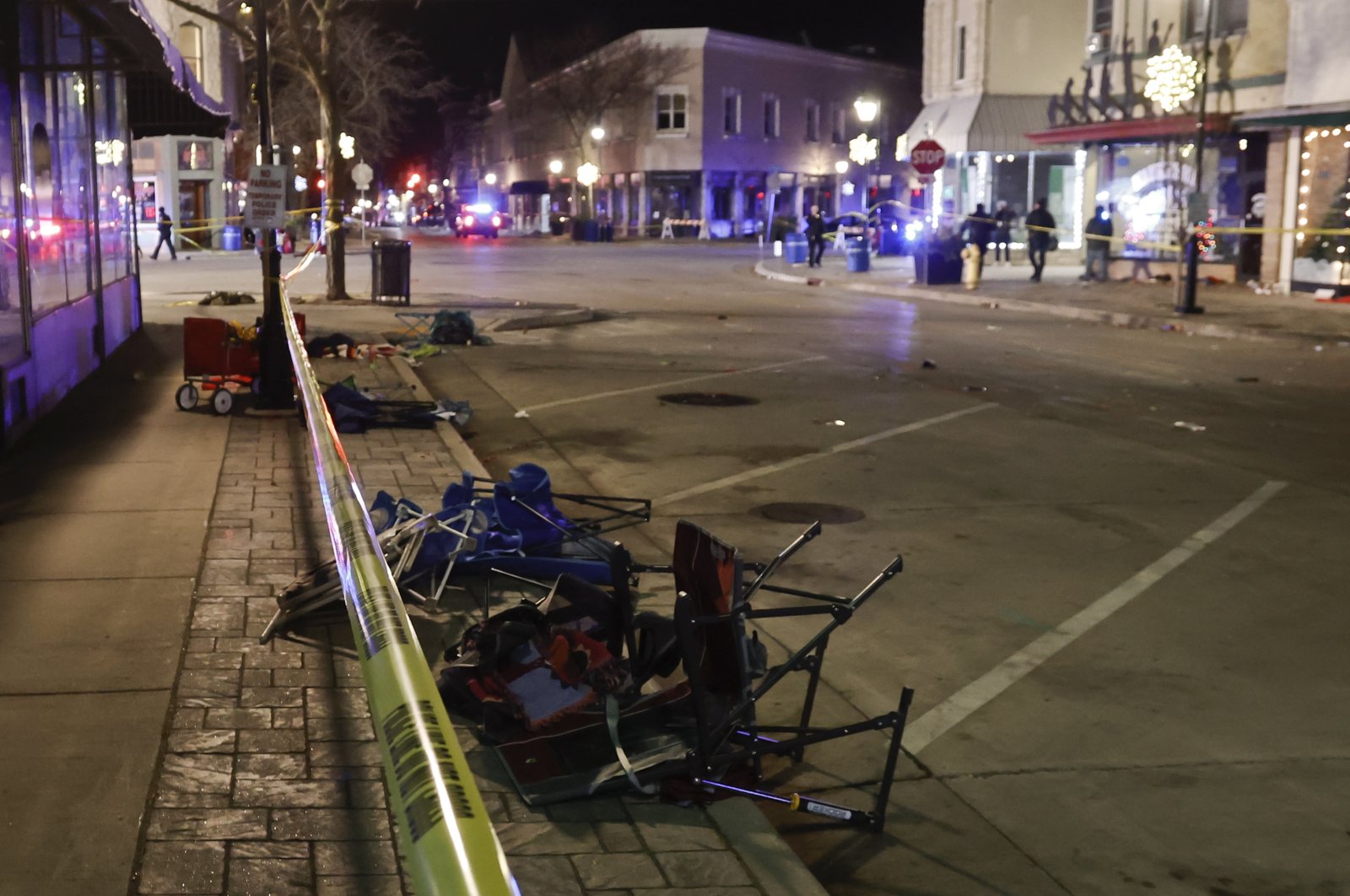 5 tewas, 40 terluka setelah SUV menabrak parade Natal AS