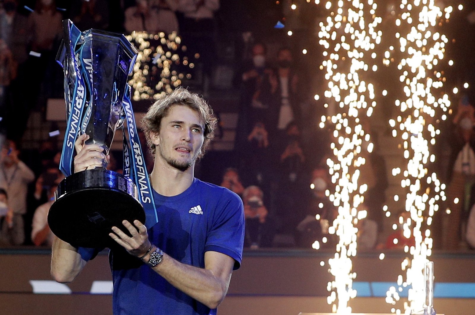 Germany&#039;s Alexander Zverev celebrates with the trophy after winning his final match against Russia&#039;s Daniil Medvedev, Turin, Italy, Nov. 21, 2021. (Reuters Photo)