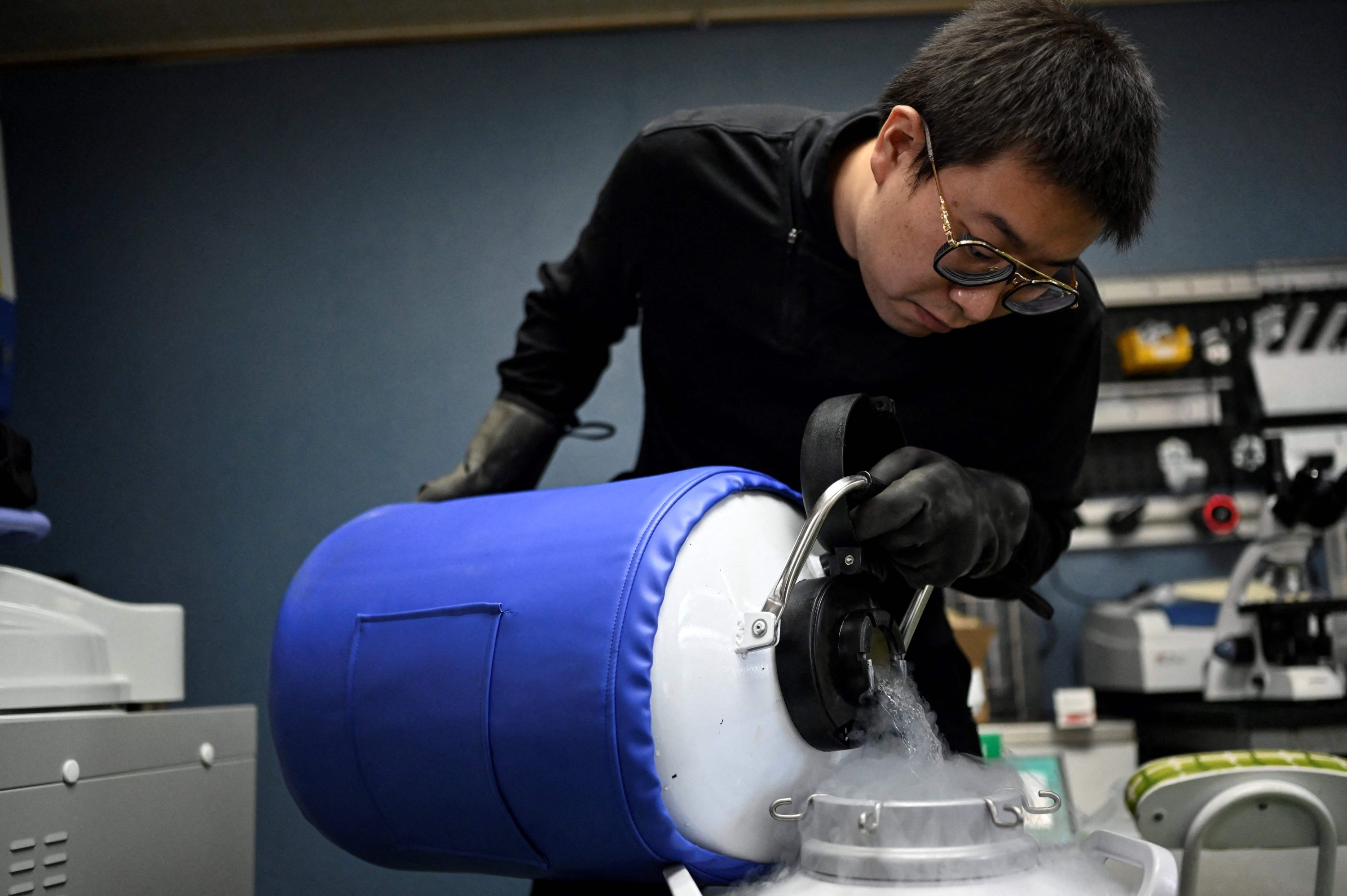 Xu Wei pouring liquid nitrogen at his home laboratory in Kunming in southwestern China's Yunnan province, Oct. 20, 2021. (AFP Photo)