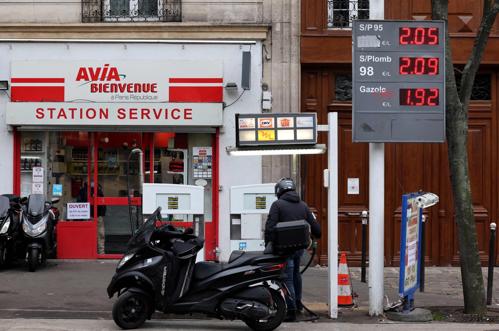A rider fills his motorbike tank with oil at a gas station in Paris, France, Nov. 16, 2021.(AFP Photo)