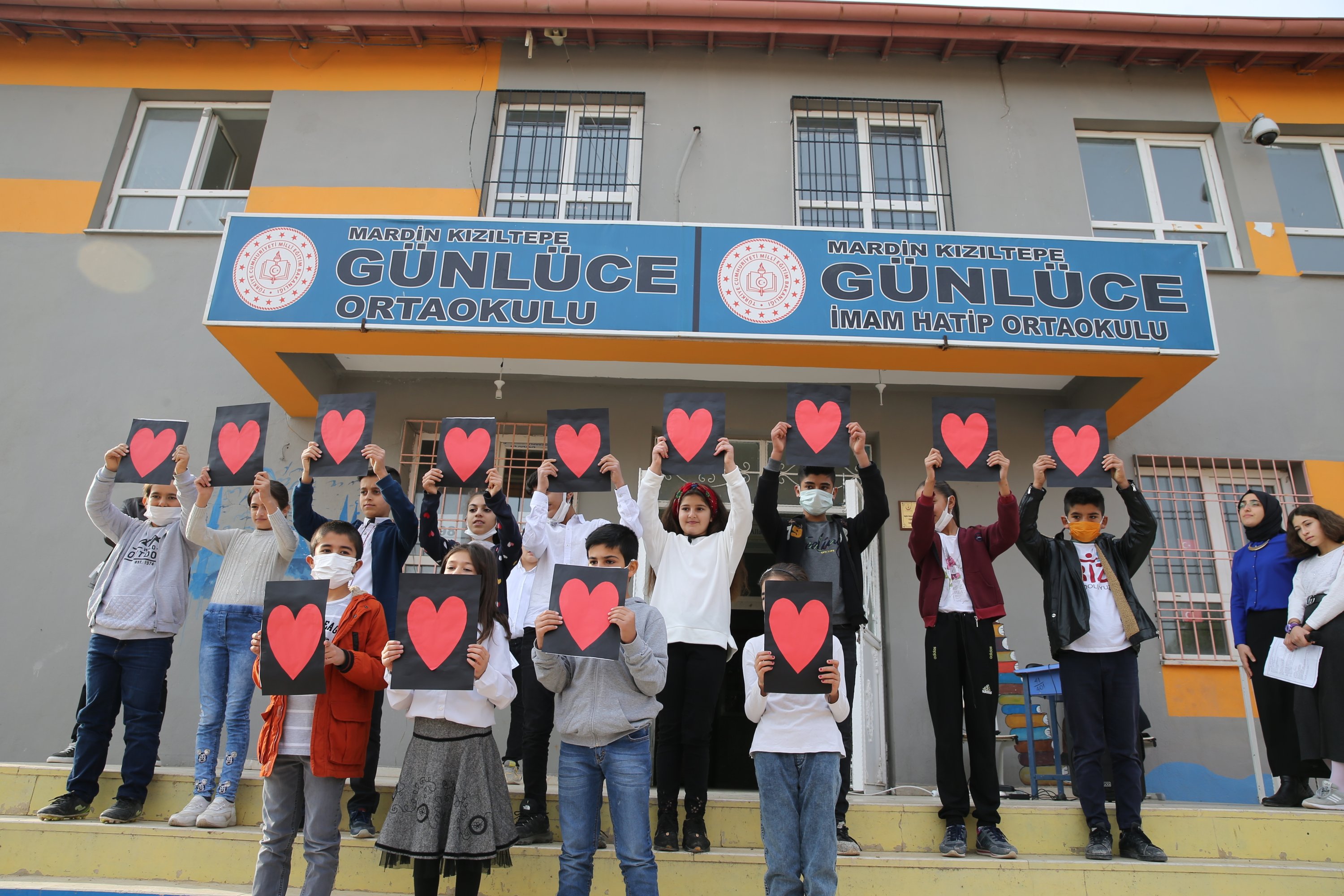 Students hold heart shapes to celebrate Nov. 24 Teachers' Day, in Mardin, southeastern Turkey, Nov. 24, 2021. (AA Photo)