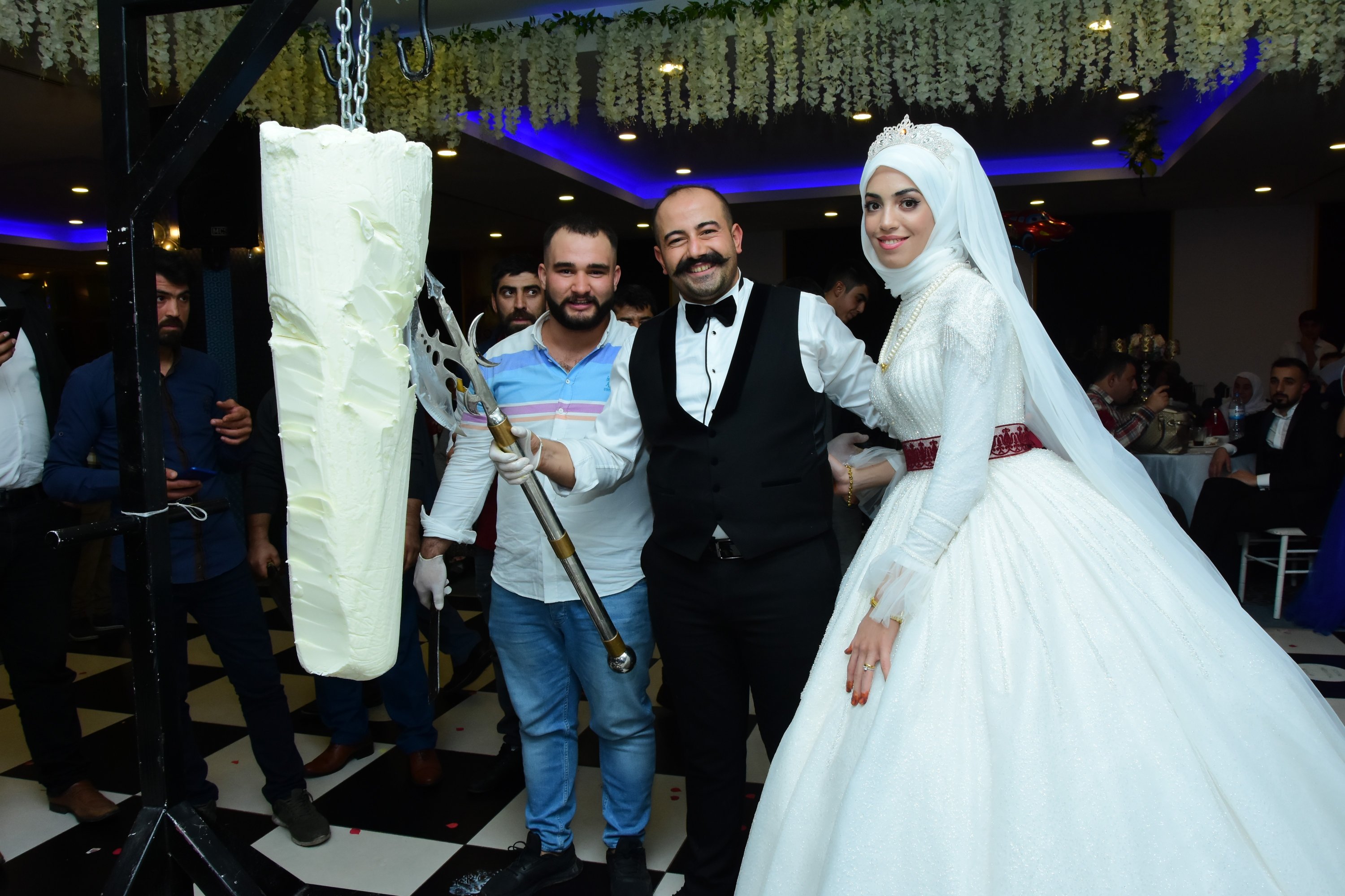 The happy couple posing at their wedding, Kahramanmaraş, Turkey, Nov. 22, 2021. (IHA Photo) 