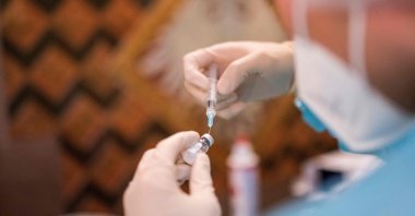 A medical worker fills a syringe with a vaccine against COVID-19 in Frankfurt am Main on Nov. 23, 2021 during an event where people in need are offered the vaccination and a meal. (AFP Photo)