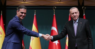 President Recep Tayyip Erdoğan (R) and Spain's Prime Minister Pedro Sanchez shake hands during a news conference in the capital Ankara, Turkey, Nov. 17, 2021. (Reuters Photo)