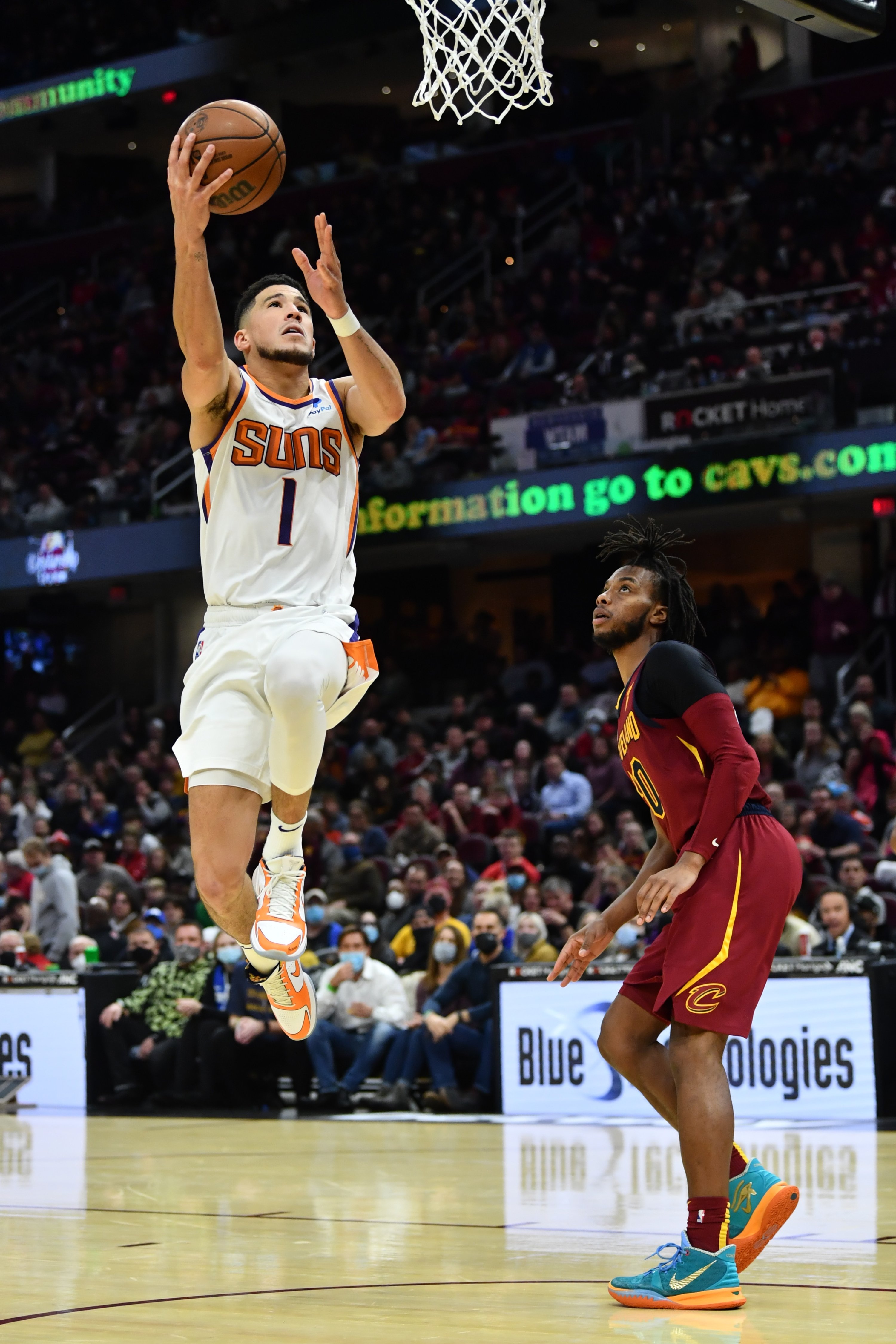 Phoenix Suns guard Devin Booker (L) drives to the basket against Cleveland Cavaliers guard Darius Garland during an NBA game in Cleveland, Ohio, U.S., Nov 24, 2021. (Reuters Photo)