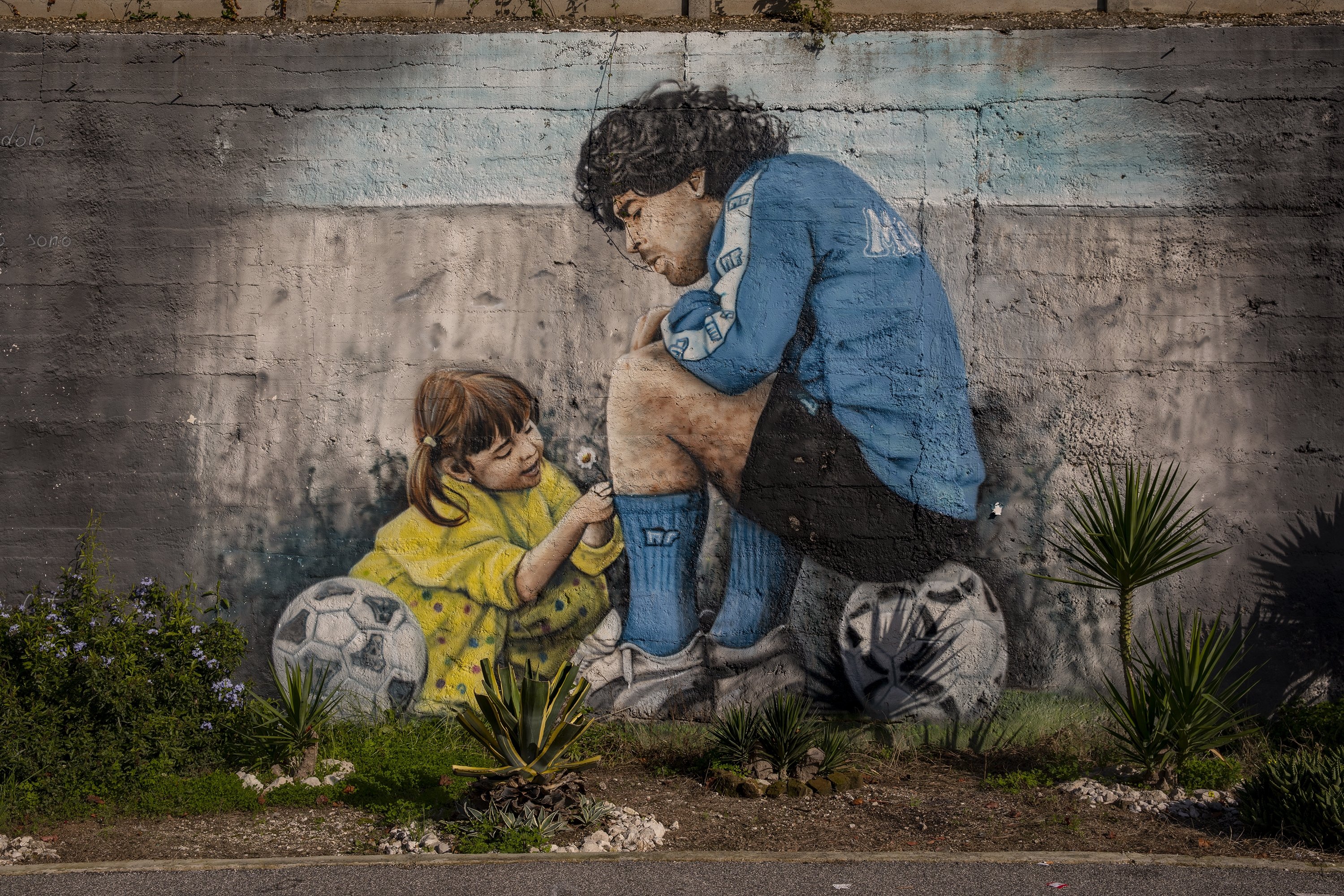 A mural depicting late Argentine football icon Diego Maradona with his daughter Dalma, Napoli, Italy, Nov. 24, 2021. (AA Photo)
