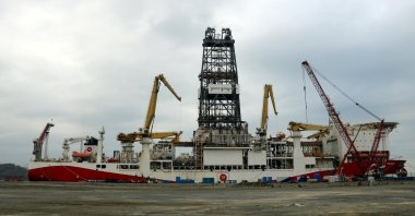 The tdower of Turkey's Yavuz drillship is being reassembled at the Port of Filyos in Zonguldak, northern Turkey, Nov. 19, 2021. (DHA Photo)