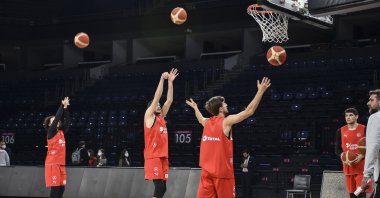 Turkish men's national basketball team players train ahead of a 2023 FIBA Basketball World Cup qualifier against Belarus, Istanbul, Tukey, Nov. 22, 2021. (AA Photo)